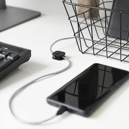 Kabel organizer 2,4 x 2,4 cm